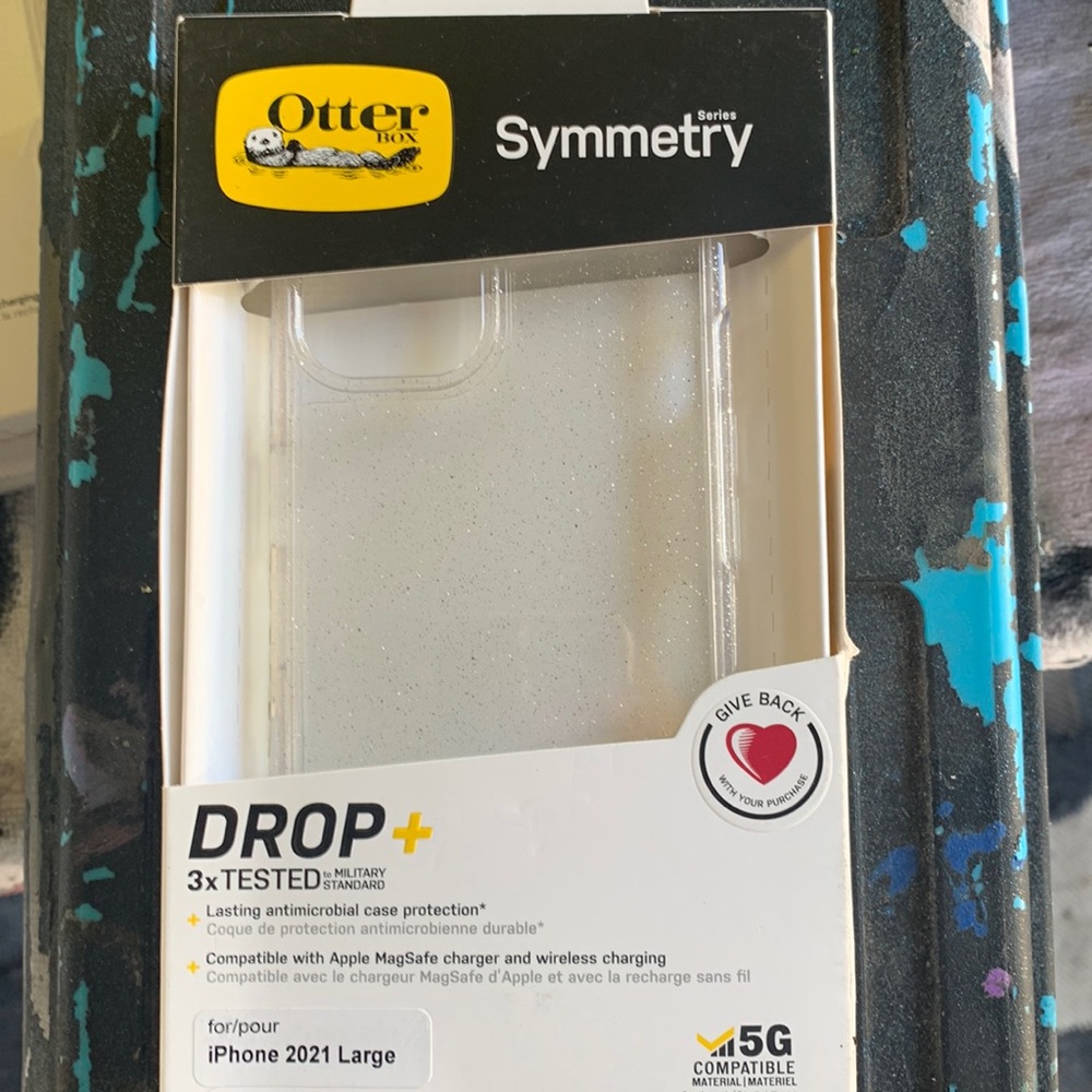 OtterBox Series
Symmetry for the iPhone 13